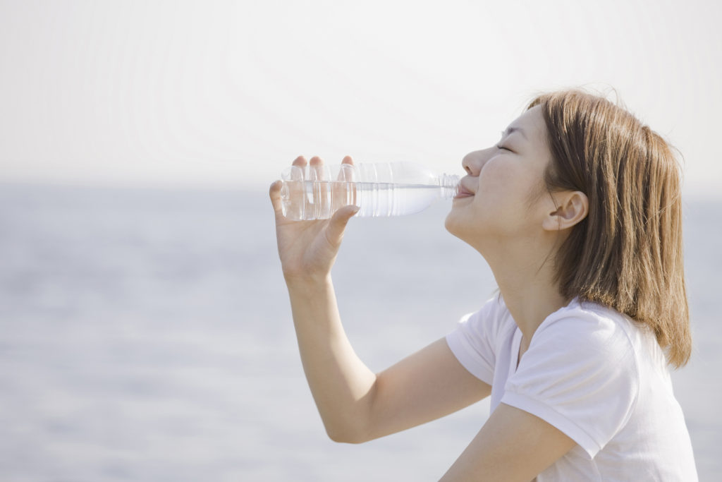 ミネラルウォーターの上手な飲み方 | 水と健康の情報メディア｜トリム